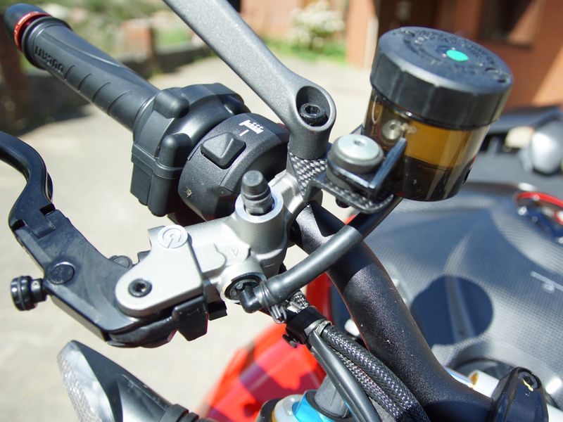 bracket carbon fiber voor Ducati Streetfighter V2 / V4