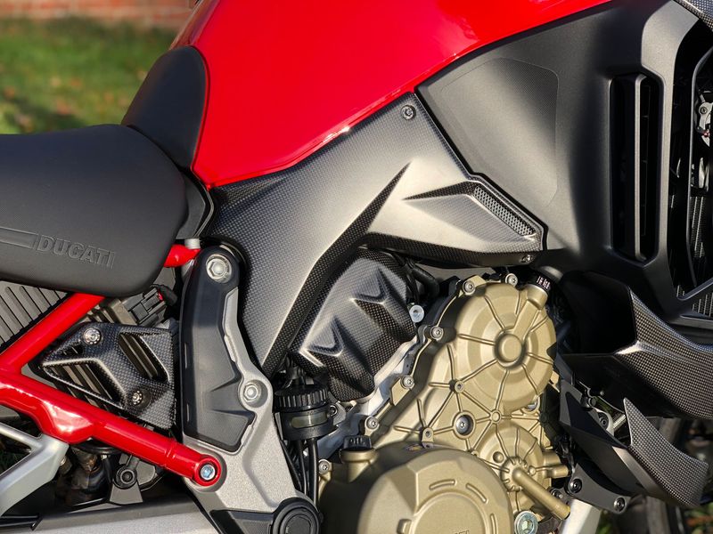 knee side fairings Carbon for Ducati Multistrada V4