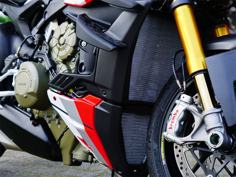 upper cooler cover  carbon for Ducati Streetfighter V4