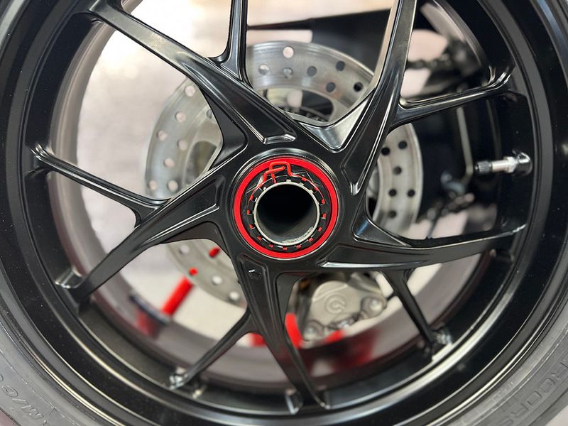 Ducati wheel nut kit black/red