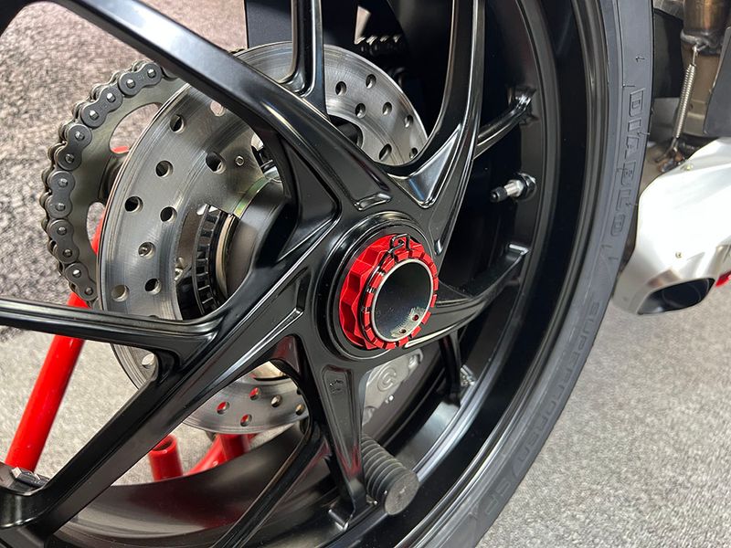 Ducati wheel nut kit red / black