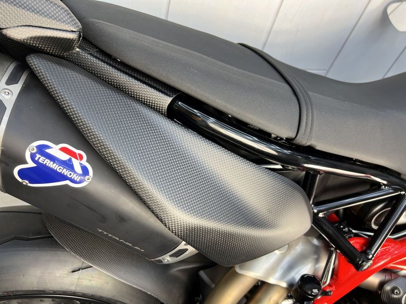 side panels exhaust carbon for Ducati Hypermotard 950