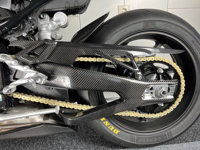swingarmcover carbon for BMW