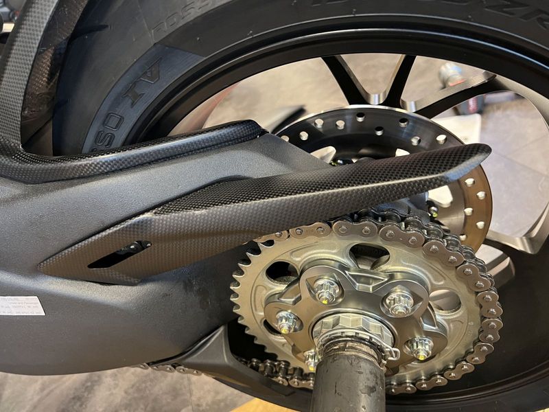 Kettenschutz Carbon für Ducati Multistrada V4 Pikes Peak / RS