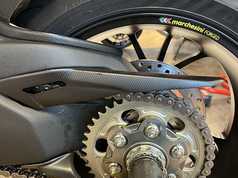 Kettenschutz Carbon für Ducati Multistrada V4 Pikes Peak / RS