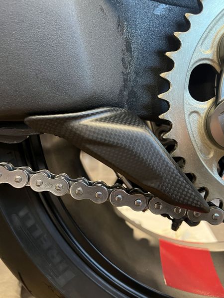 lower chain guard carbon for Ducati Multistrada V4 Pikes Peak
