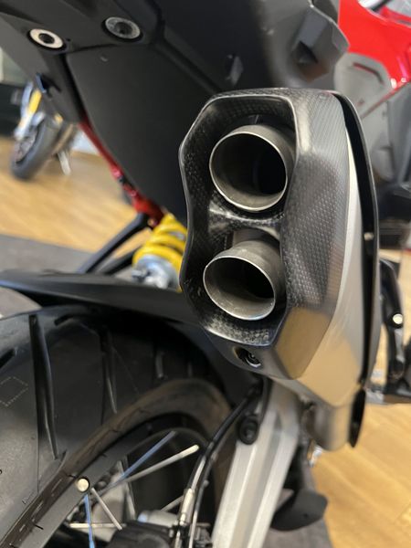 uitlaatkap klein carbon voor Ducati Multistrada V4