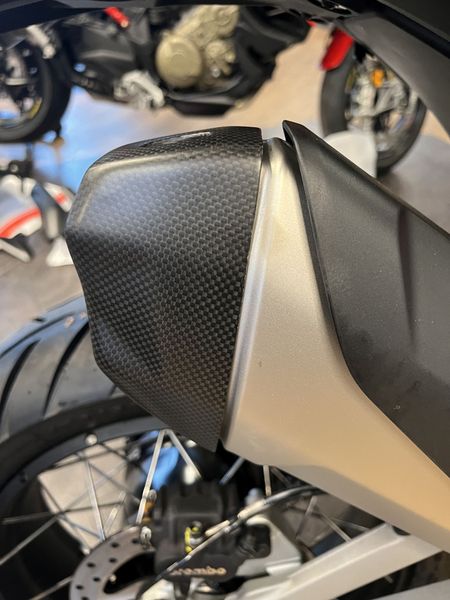 uitlaatkap klein carbon voor Ducati Multistrada V4