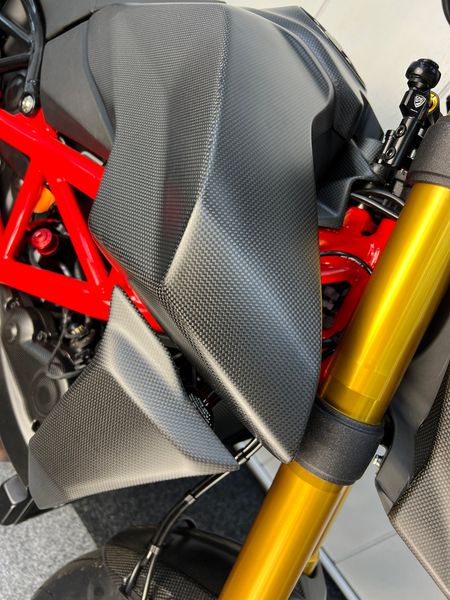 fuel tank side panels carbon for Ducati Hypermotard 950