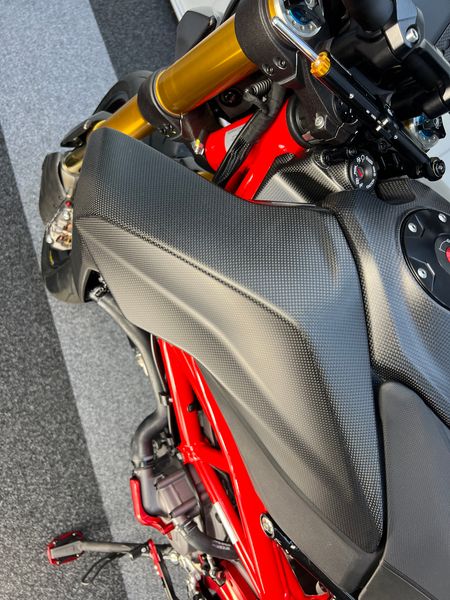 fuel tank side panels carbon for Ducati Hypermotard 950