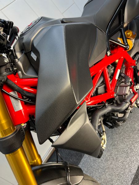 fuel tank side panels carbon for Ducati Hypermotard 950