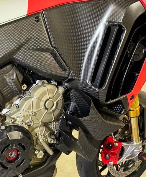 side covers carbon for Ducati Multistrada V4