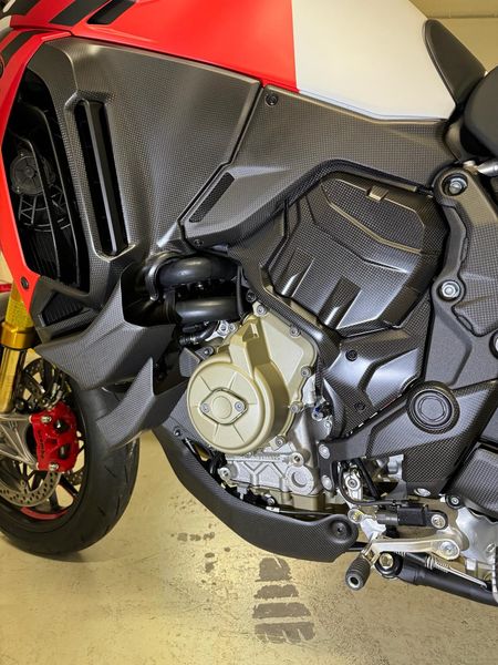 side covers carbon for Ducati Multistrada V4