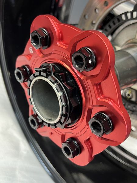 Ducati tandwieldrager rood speciaal ontwerp