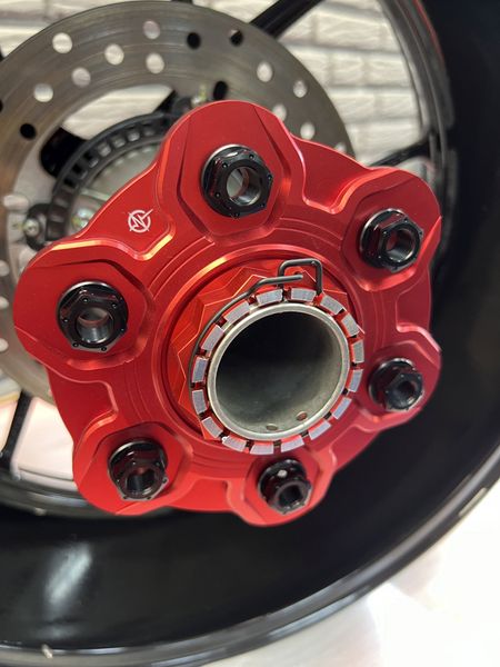 Ducati tandwieldrager rood speciaal ontwerp
