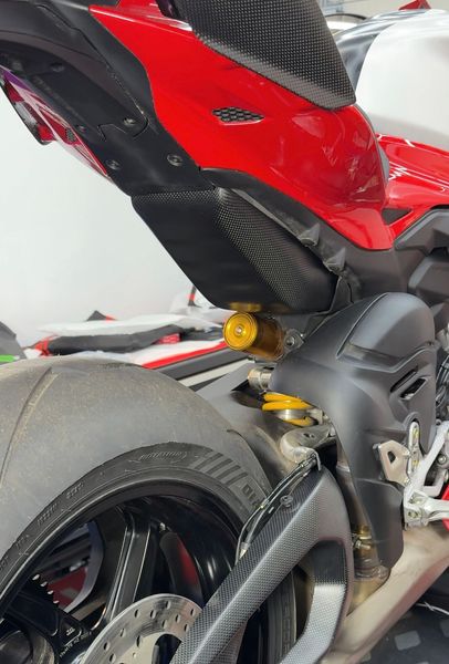 carbon fiber lower tank cover Ducati Panigale Streetfighter V4