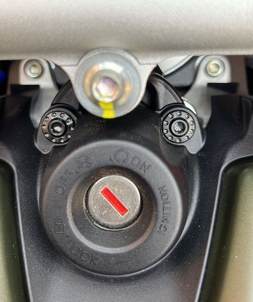 Ducati V2 V4 titanium bouten sleutelbeschermer zwart
