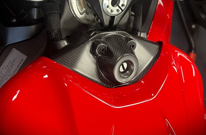 key guard carbonfiber Ducati Panigale V4 2025-