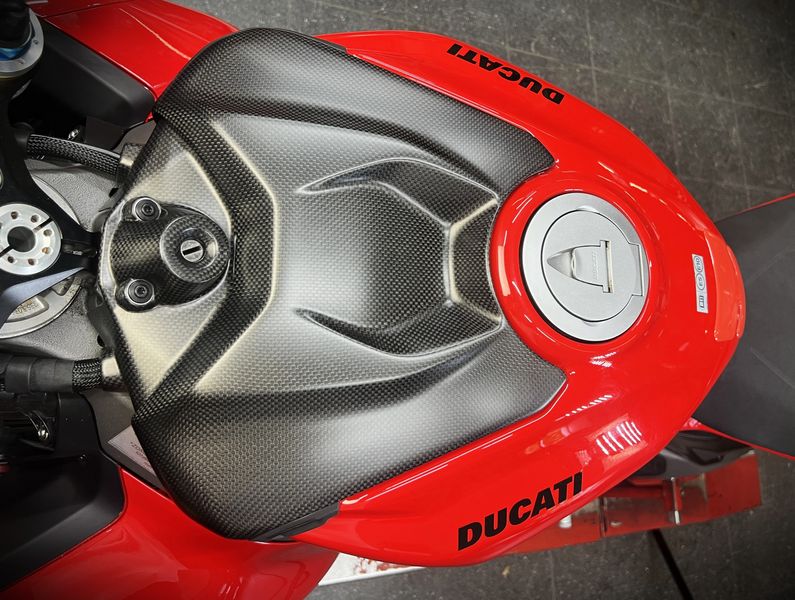 tank cover carbonfiber Ducati Panigale V4 2025-
