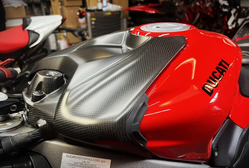 tank cover carbonfiber Ducati Panigale V4 2025-