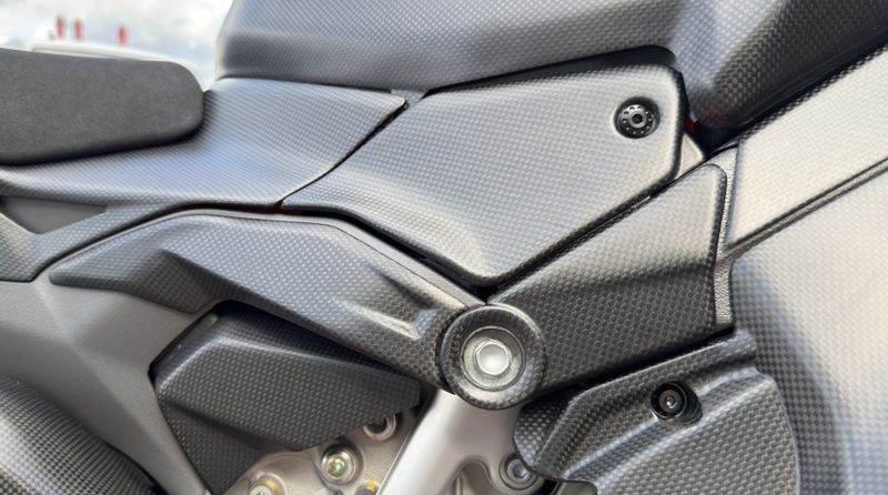 tank side covers carbonfiber Ducati Panigale Streetfighter V4 2025-