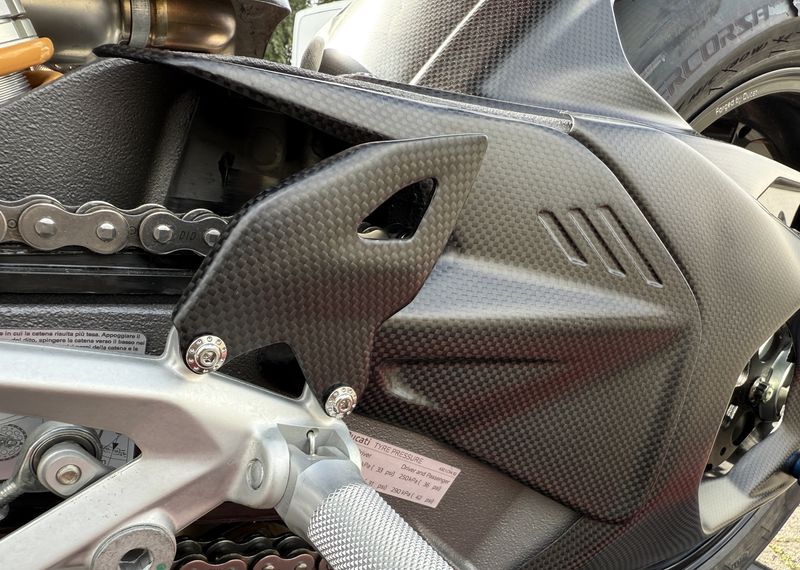 heelguards carbonfiber Ducati Panigale V4 2025-