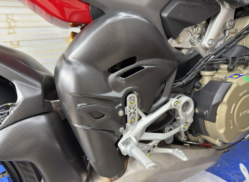 heatguard carbonfiber Ducati Panigale Streetfighter V4 2025-