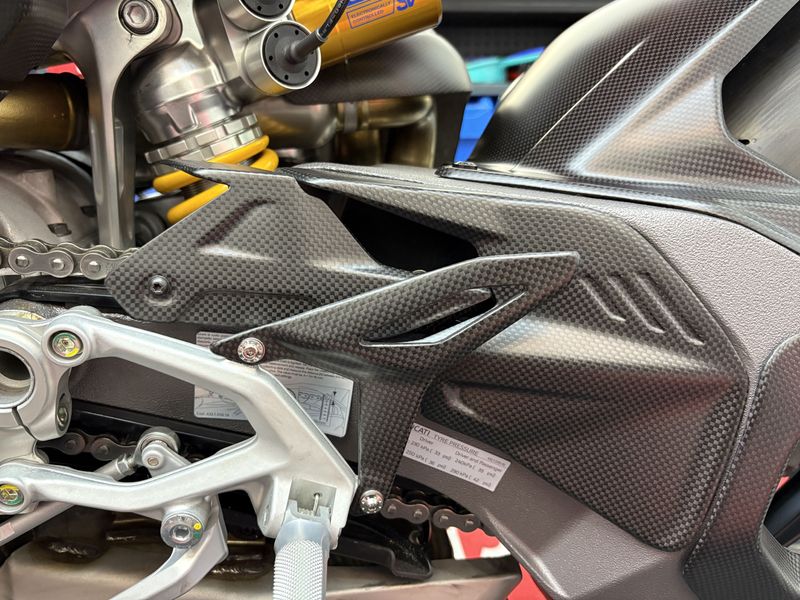 Chainguard Cover Carbon Fiber Ducati Panigale Streetfighter V4 2025-