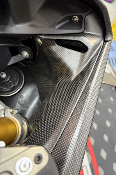 innner side covers carbonfiber Ducati Panigale V4 2025-