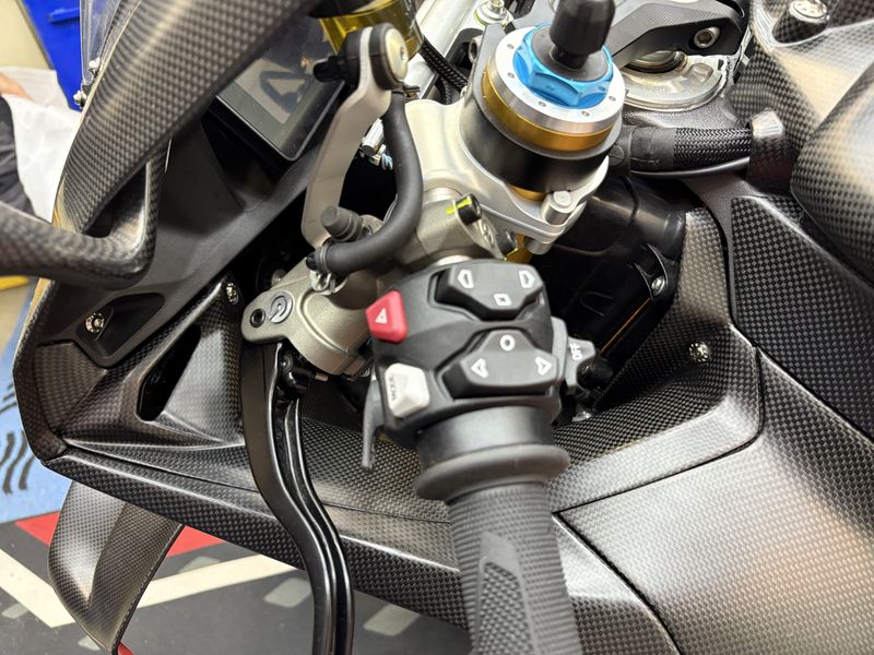 innner side covers carbonfiber Ducati Panigale V4 2025-