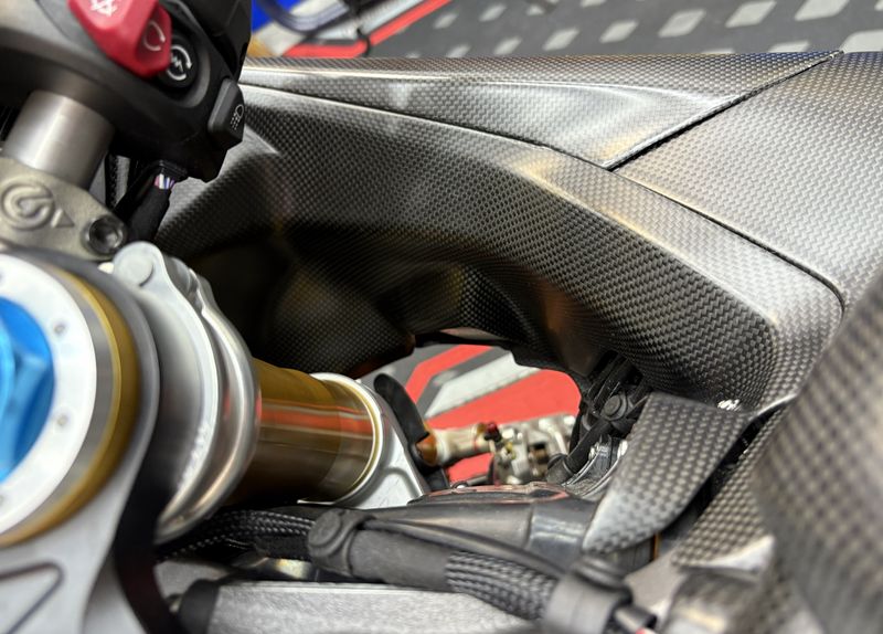 innner side covers carbonfiber Ducati Panigale V4 2025-