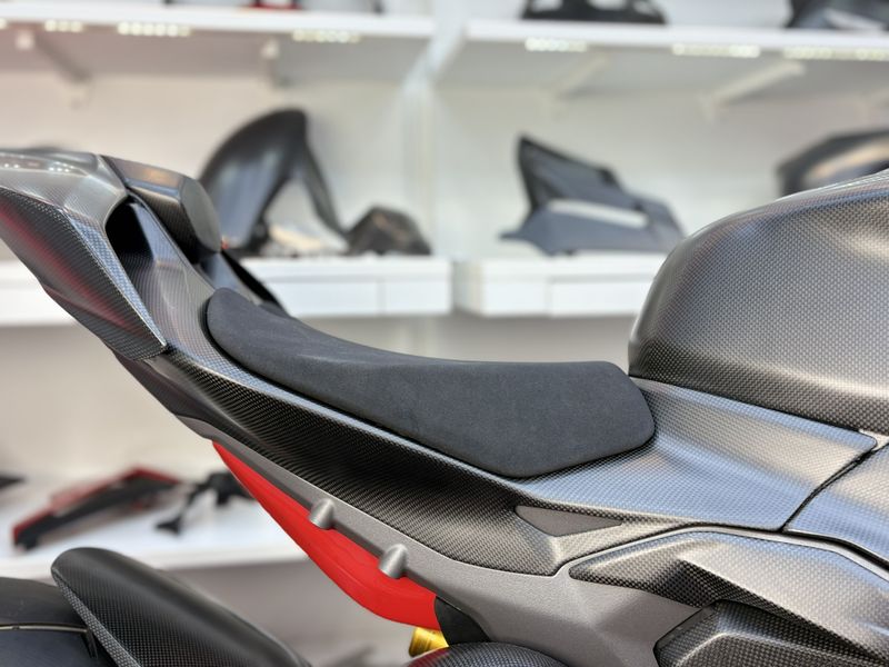 seat panels carbonfiber Ducati Panigale Streetfighter V4 2025-