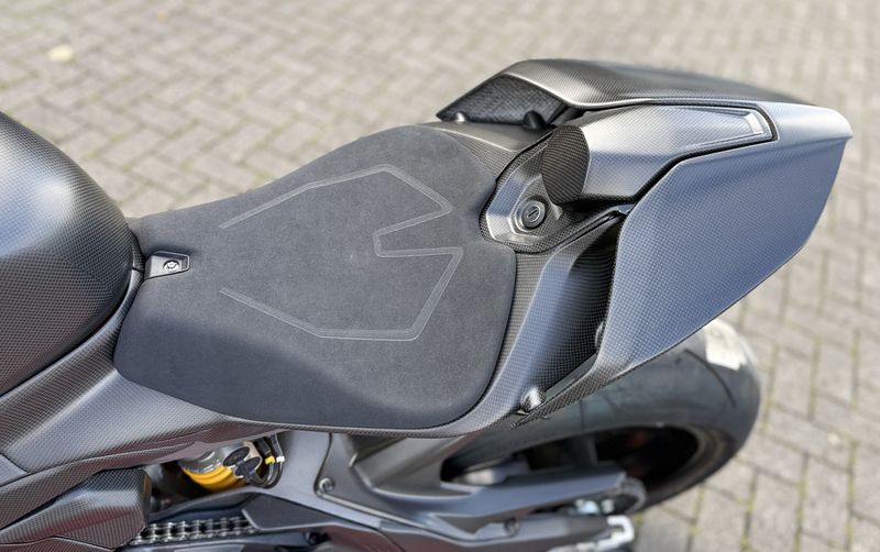 seat panels carbonfiber Ducati Panigale Streetfighter V4 2025-