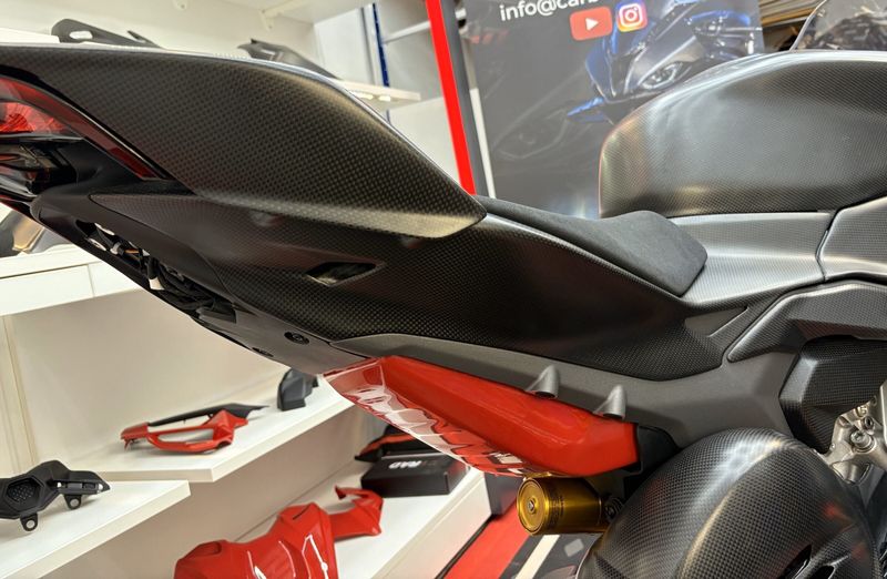 seat panels carbonfiber Ducati Panigale Streetfighter V4 2025-