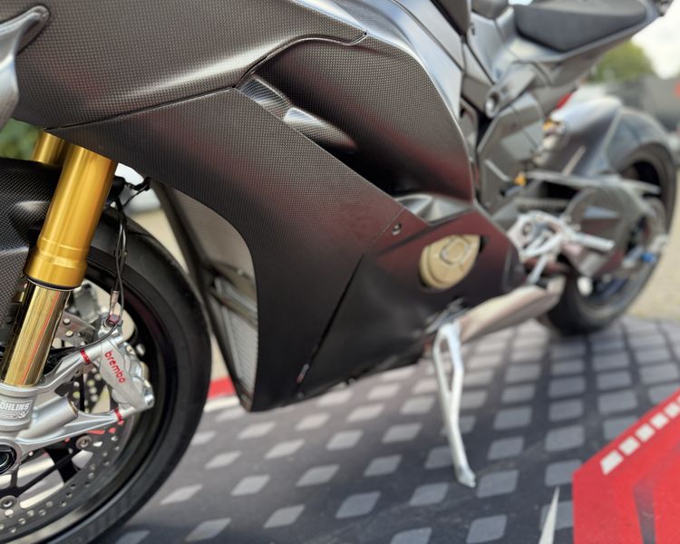main fairing panel carbonfiber Ducati Panigale V4 2025-