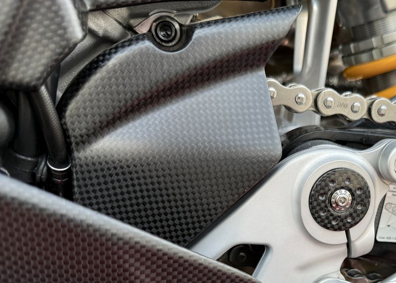 sprocket  cover carbonfiber Ducati Panigale V4 2025-
