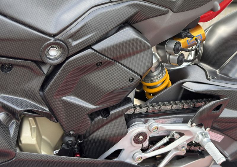 sprocket  cover carbonfiber Ducati Panigale V4 2025-