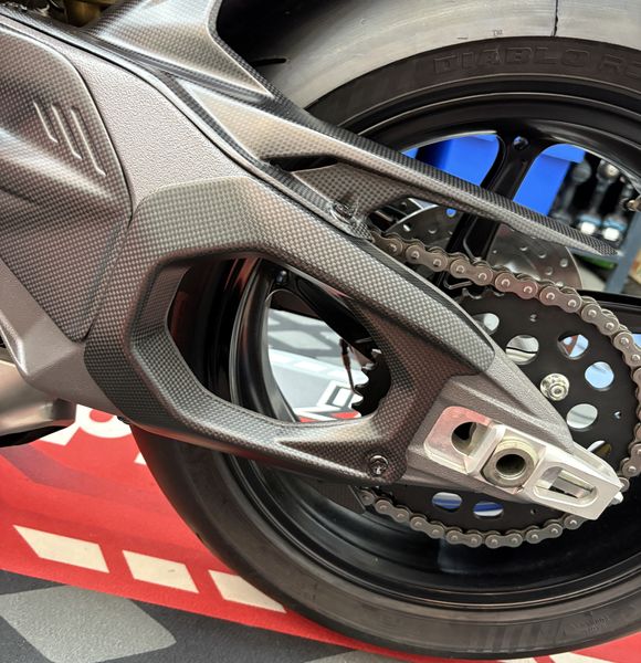 swingarm covers carbonfiber Ducati Panigale Streetfighter V4 2025-