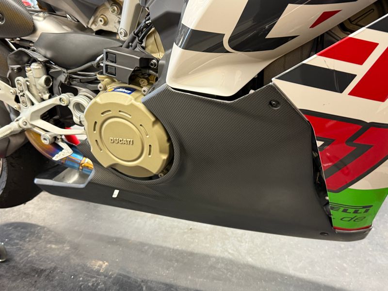 racing belly pan carbonfiber Ducati Panigale V4 2025-