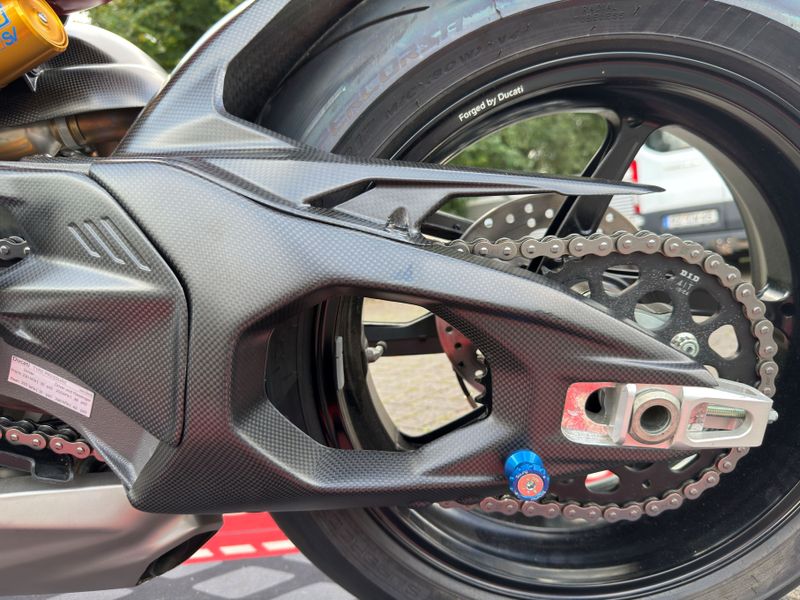 swingarm covers carbonfiber Ducati Panigale Streetfighter V4 2025-