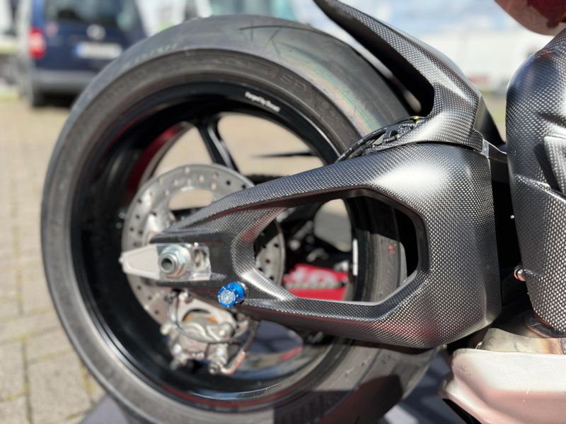 swingarm covers carbonfiber Ducati Panigale Streetfighter V4 2025-