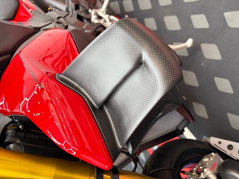 upper wings carbonfiber Ducati Streefighter V4 2025-