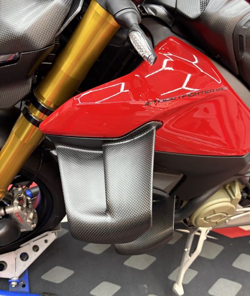 upper wings carbonfiber Ducati Streefighter V4 2025-