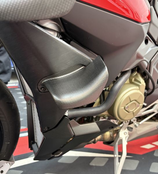 lower wings carbonfiber Ducati Streetfighter V4 2025-