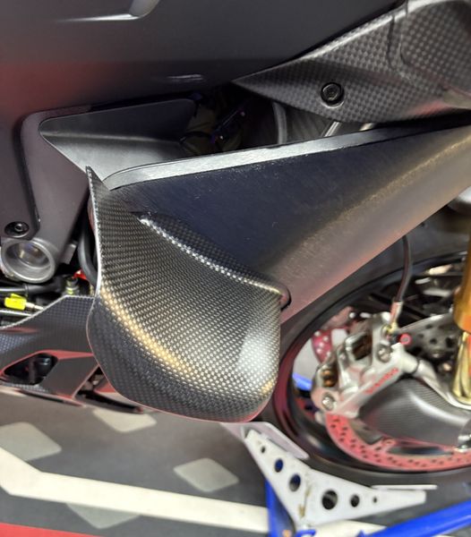 lower wings carbonfiber Ducati Streetfighter V4 2025-