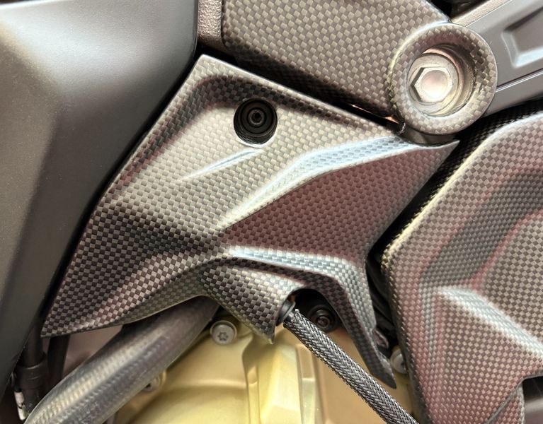 sidepanels carbonfiber Ducati Streetfighter V4 2025-