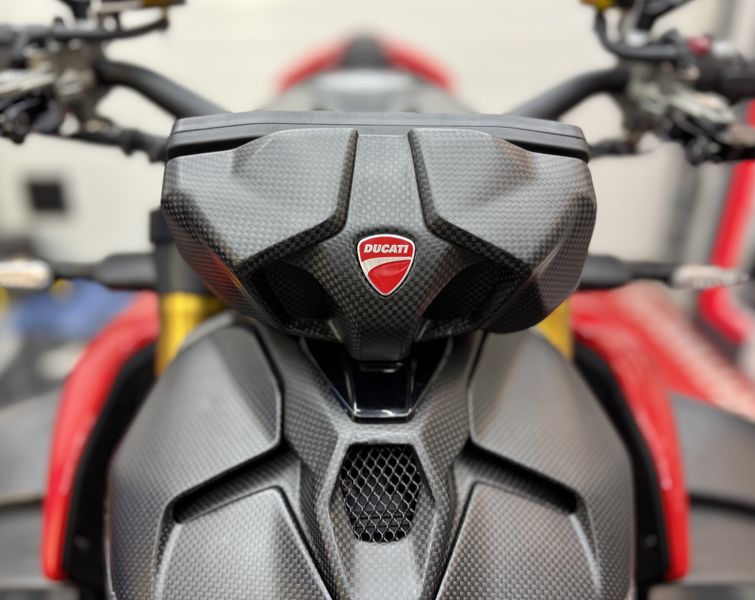instrument cover carbonfiber Ducati Streetfighter V4 2025-