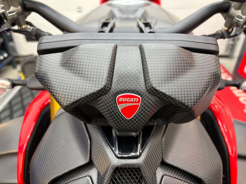 instrument cover carbonfiber Ducati Streetfighter V4 2025-
