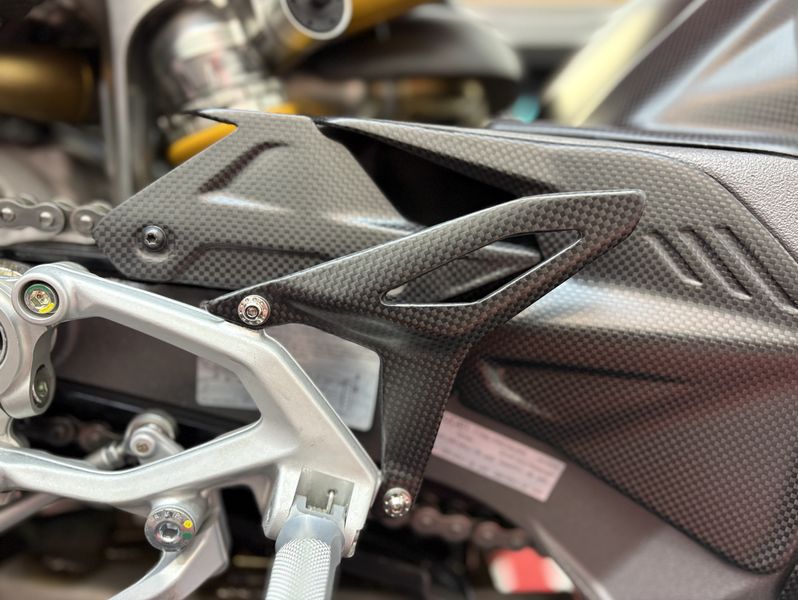 heelguards carbonfiber Ducati Streetfighter V4 2025-