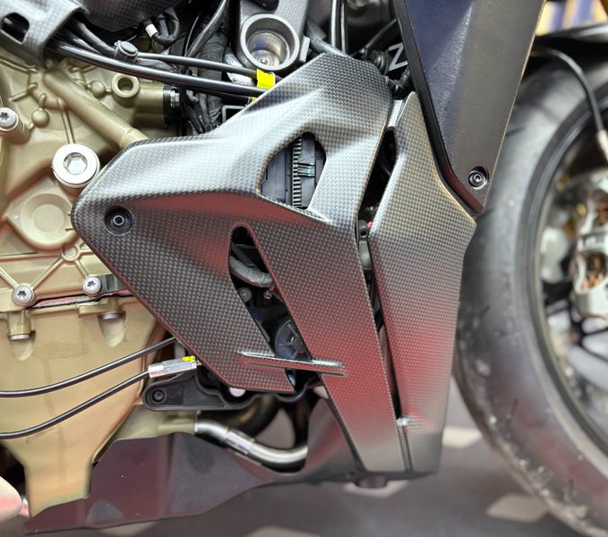 belly pan carbon fiber Ducati Streetfighter V4 2025-